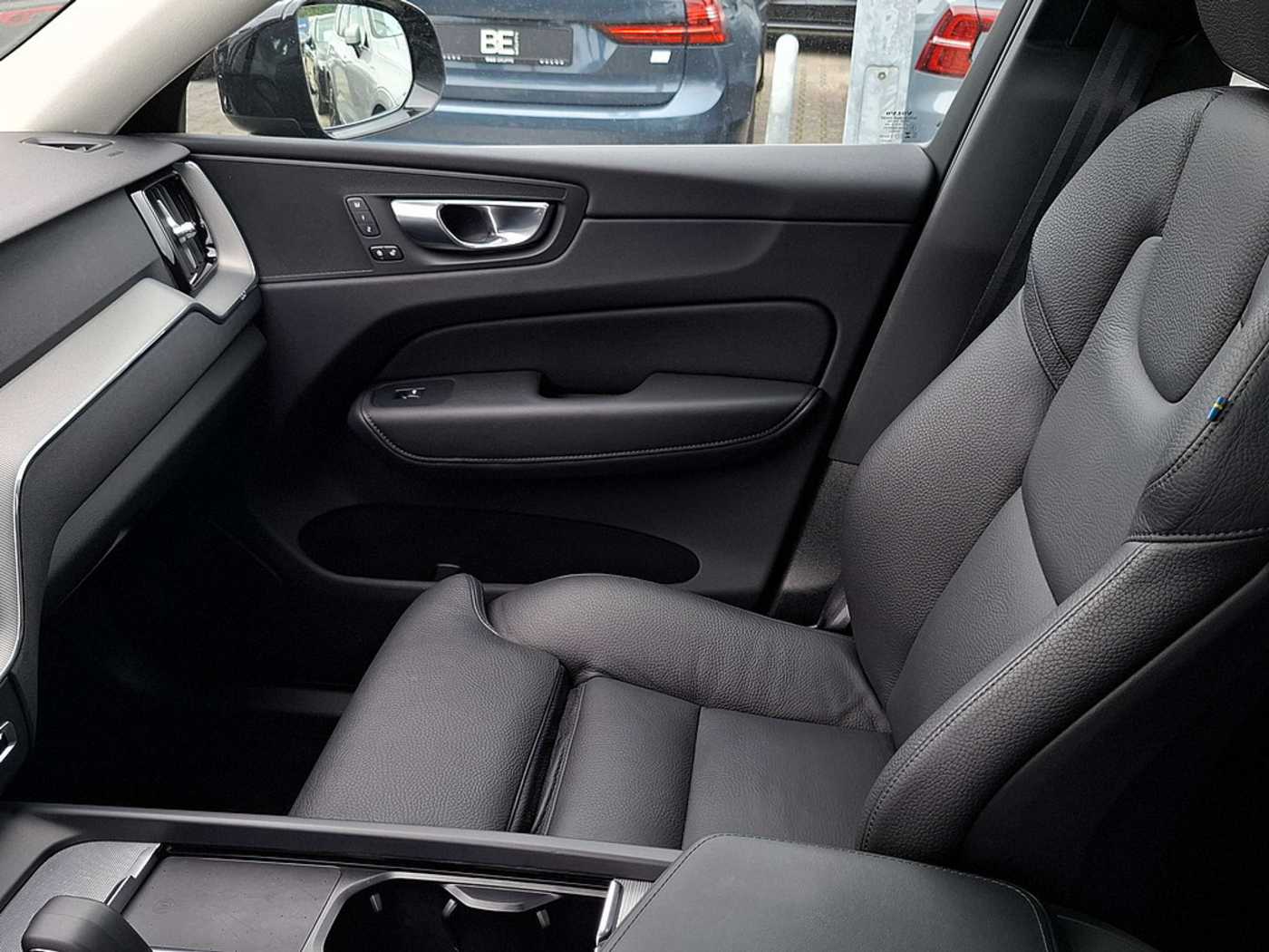 Volvo  T8 Plus Dark Recharge Plug-In Hybrid AWD