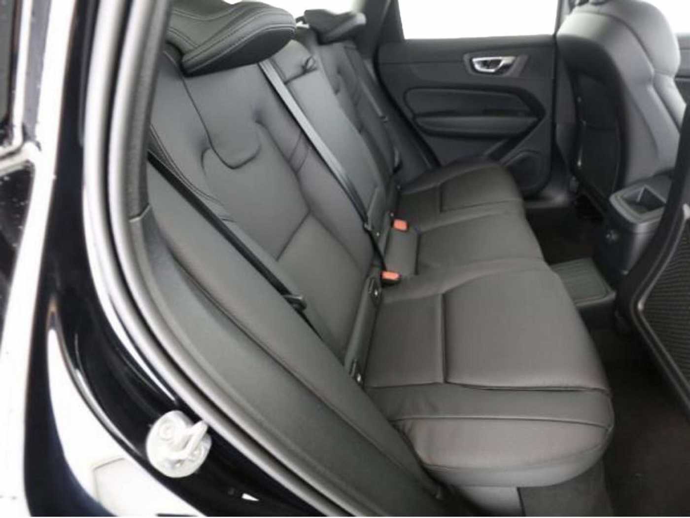 Volvo  2.0 Plus Dark Recharge Plug-In Hybrid AWD