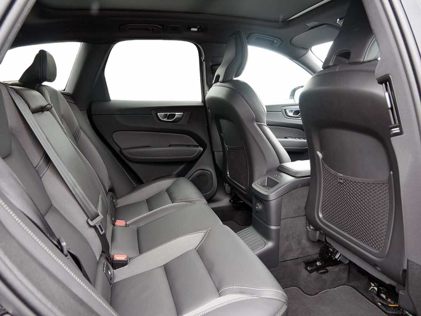 Volvo  T8 Plus Dark Recharge Plug-In Hybrid AWD