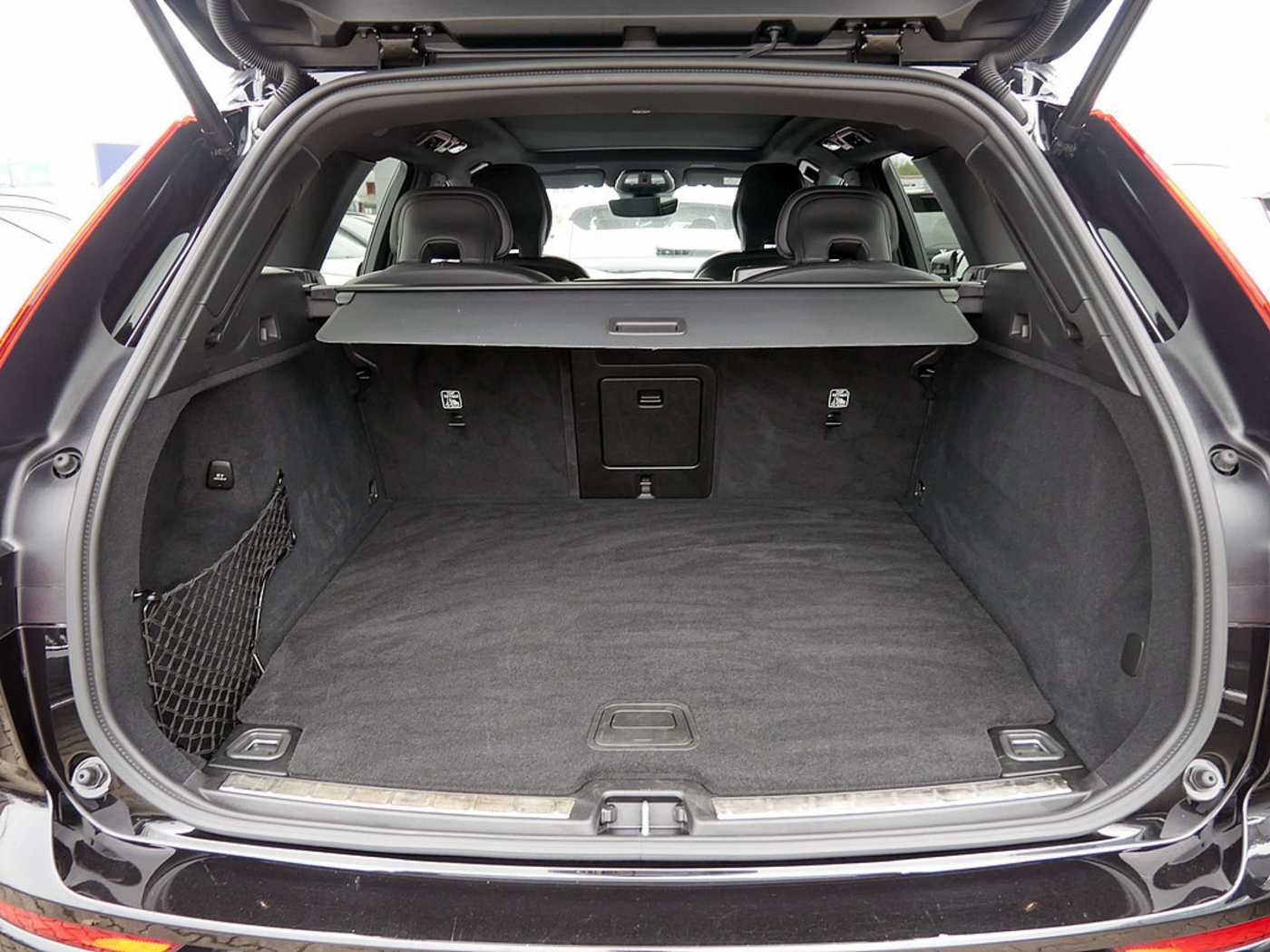 Volvo  T8 Plus Dark Recharge Plug-In Hybrid AWD