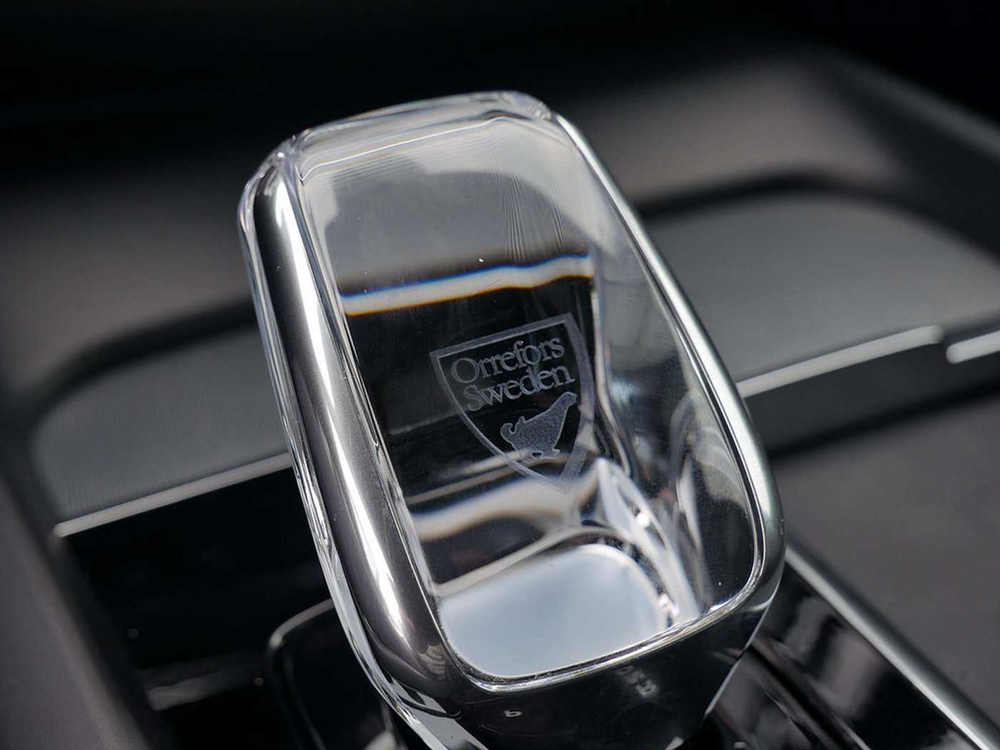 Volvo  T8 Plus Dark Recharge Plug-In Hybrid AWD