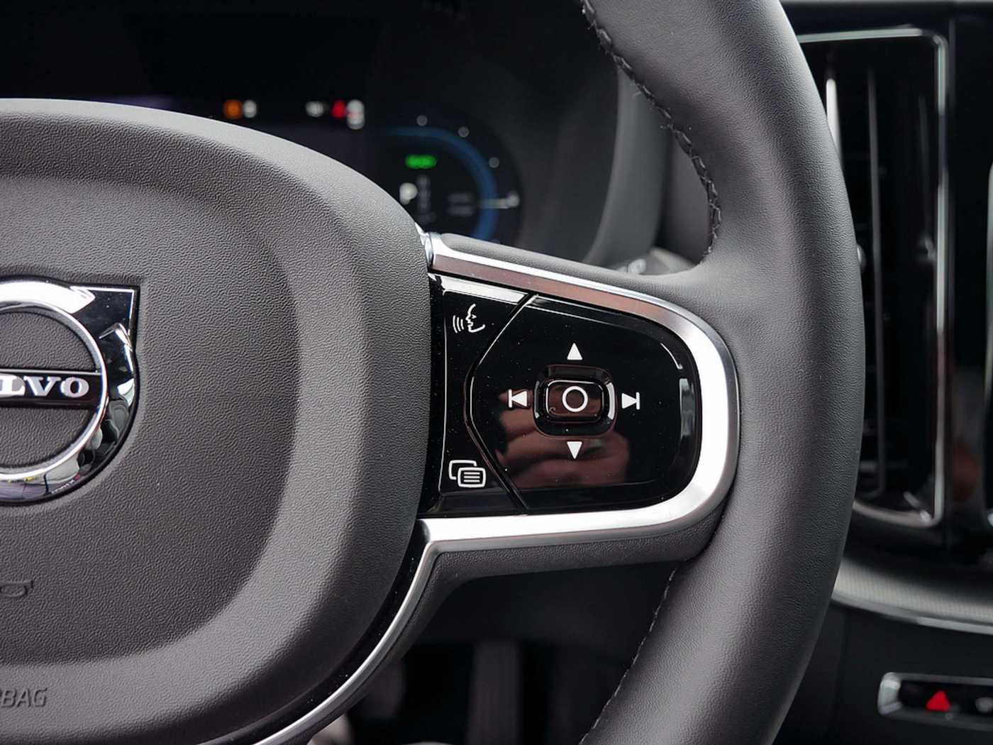 Volvo  T8 Plus Dark Recharge Plug-In Hybrid AWD