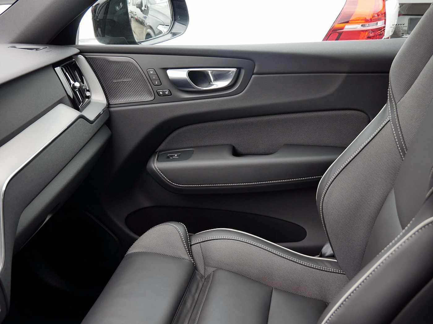 Volvo  T8 Plus Dark Recharge Plug-In Hybrid AWD