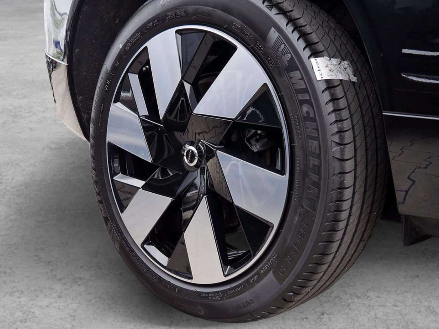 Volvo  T8 Plus Dark Recharge Plug-In Hybrid AWD