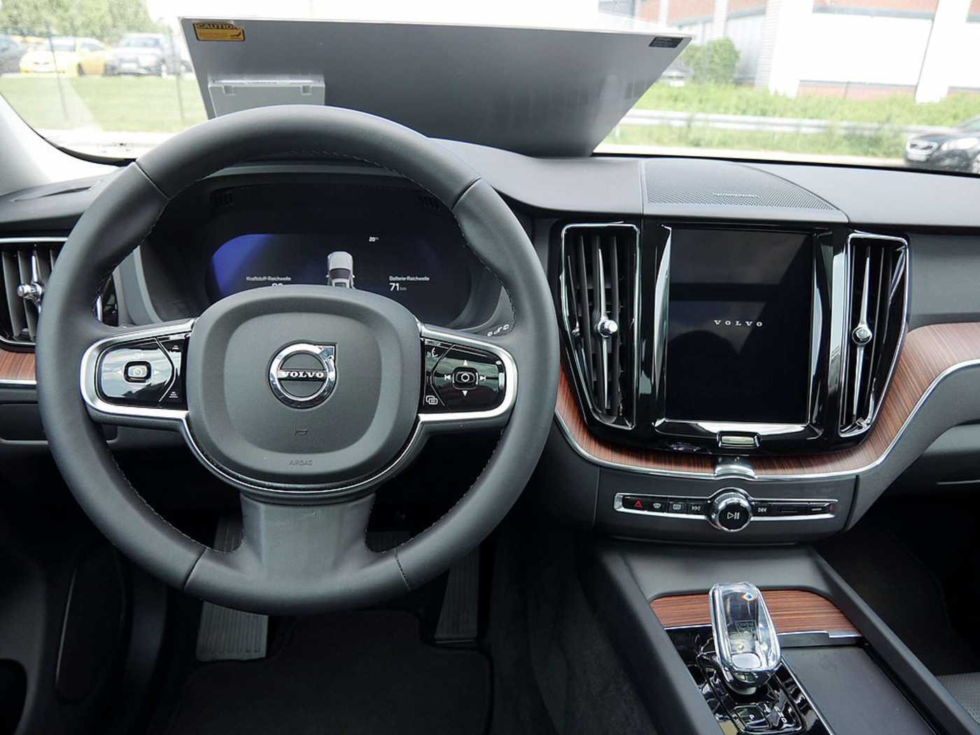 Volvo  T8 Recharge Plus Dark AWD