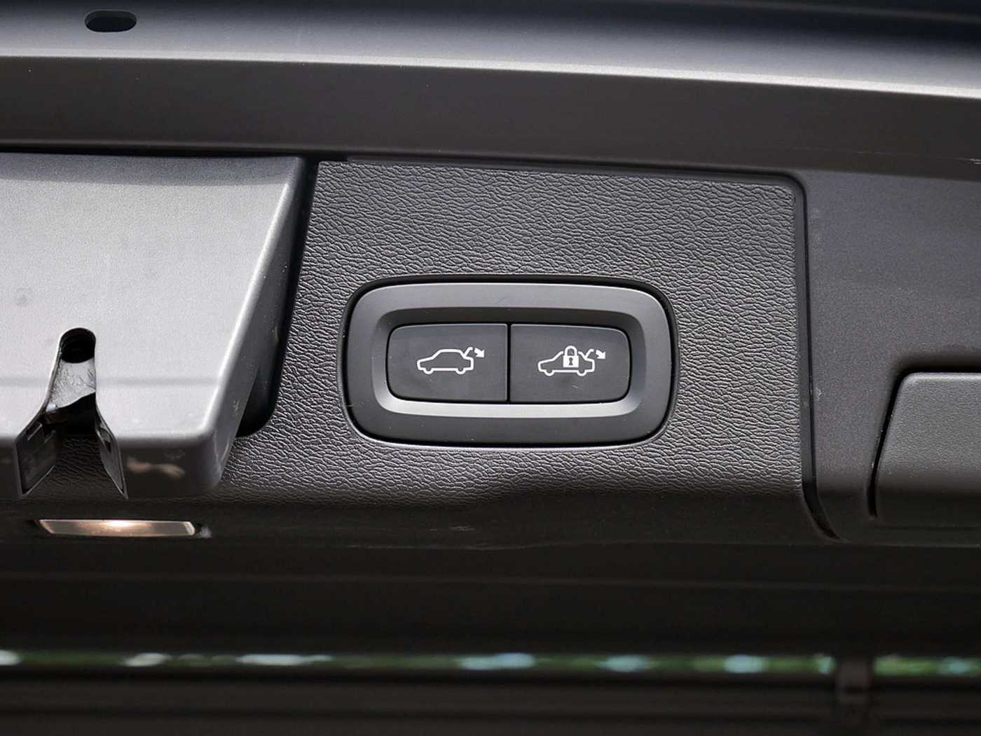 Volvo  T8 Recharge Plus Dark AWD