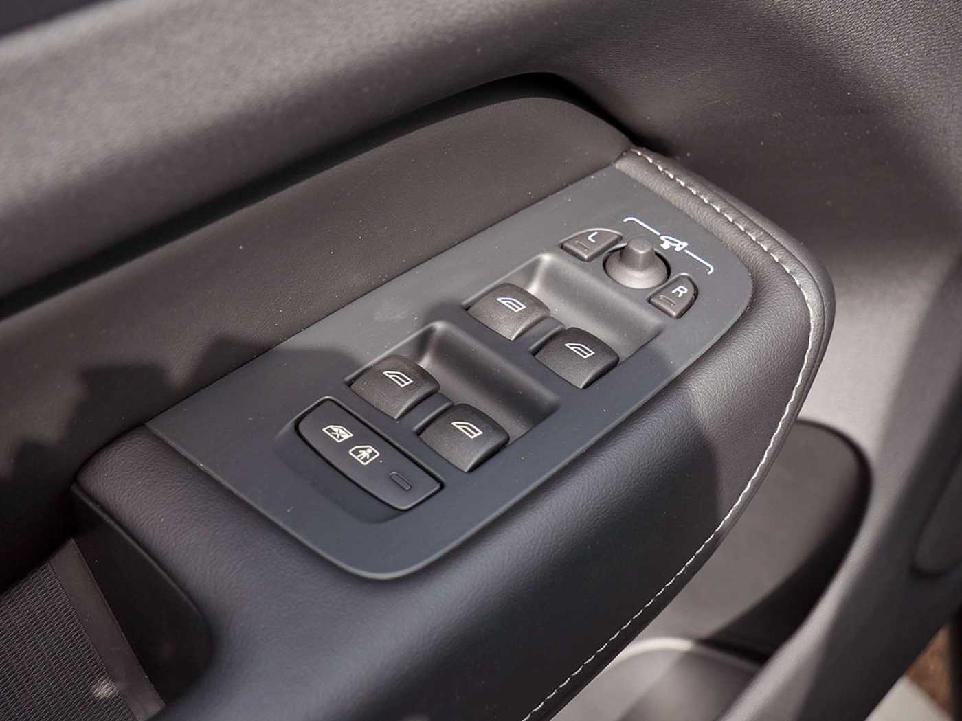 Volvo  T8 Recharge Plus Dark AWD