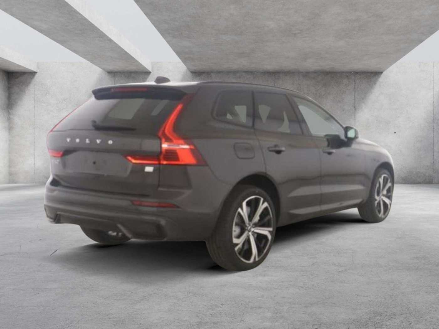 Volvo  2.0 Plus Dark Recharge Plug-In Hybrid AWD