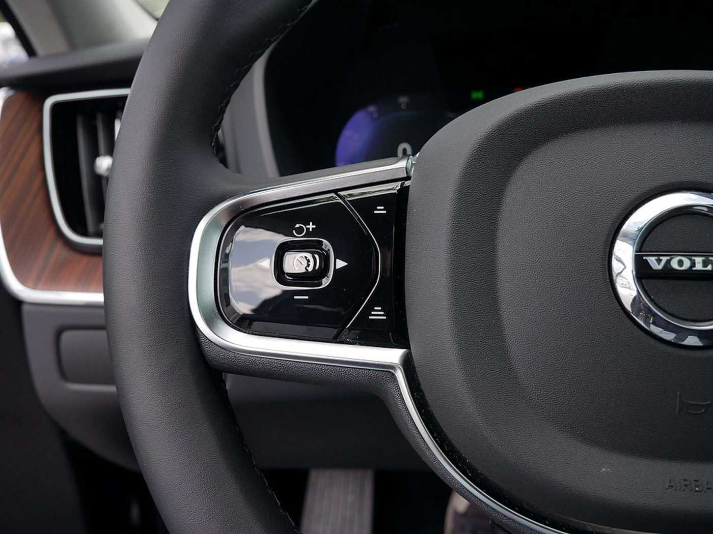 Volvo  T8 Recharge Plus Dark AWD