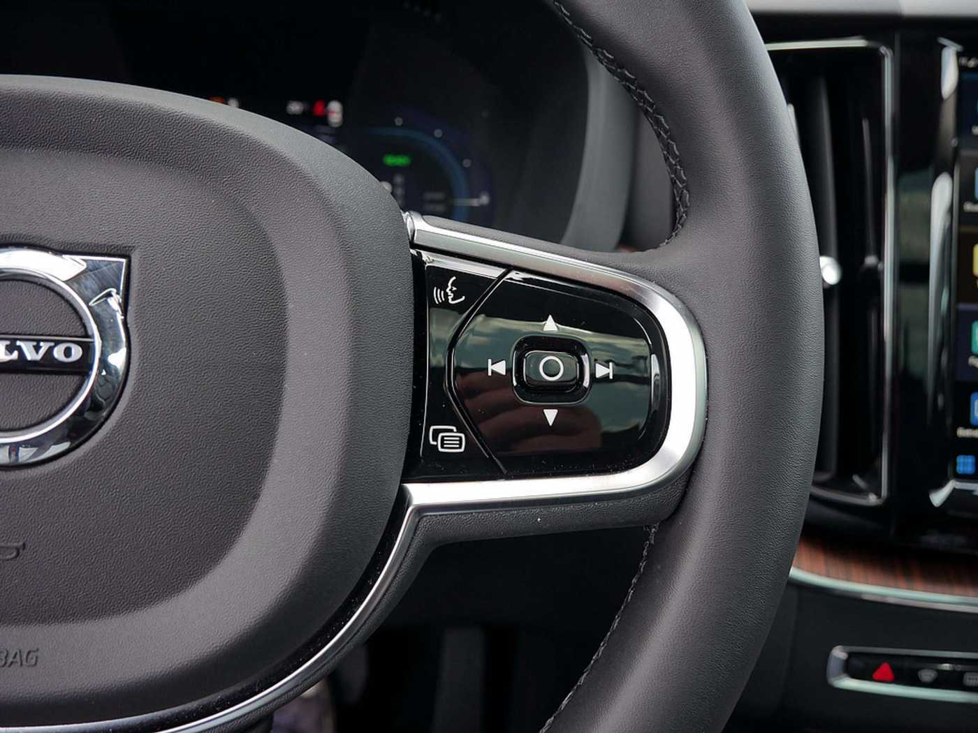 Volvo  T8 Recharge Plus Dark AWD