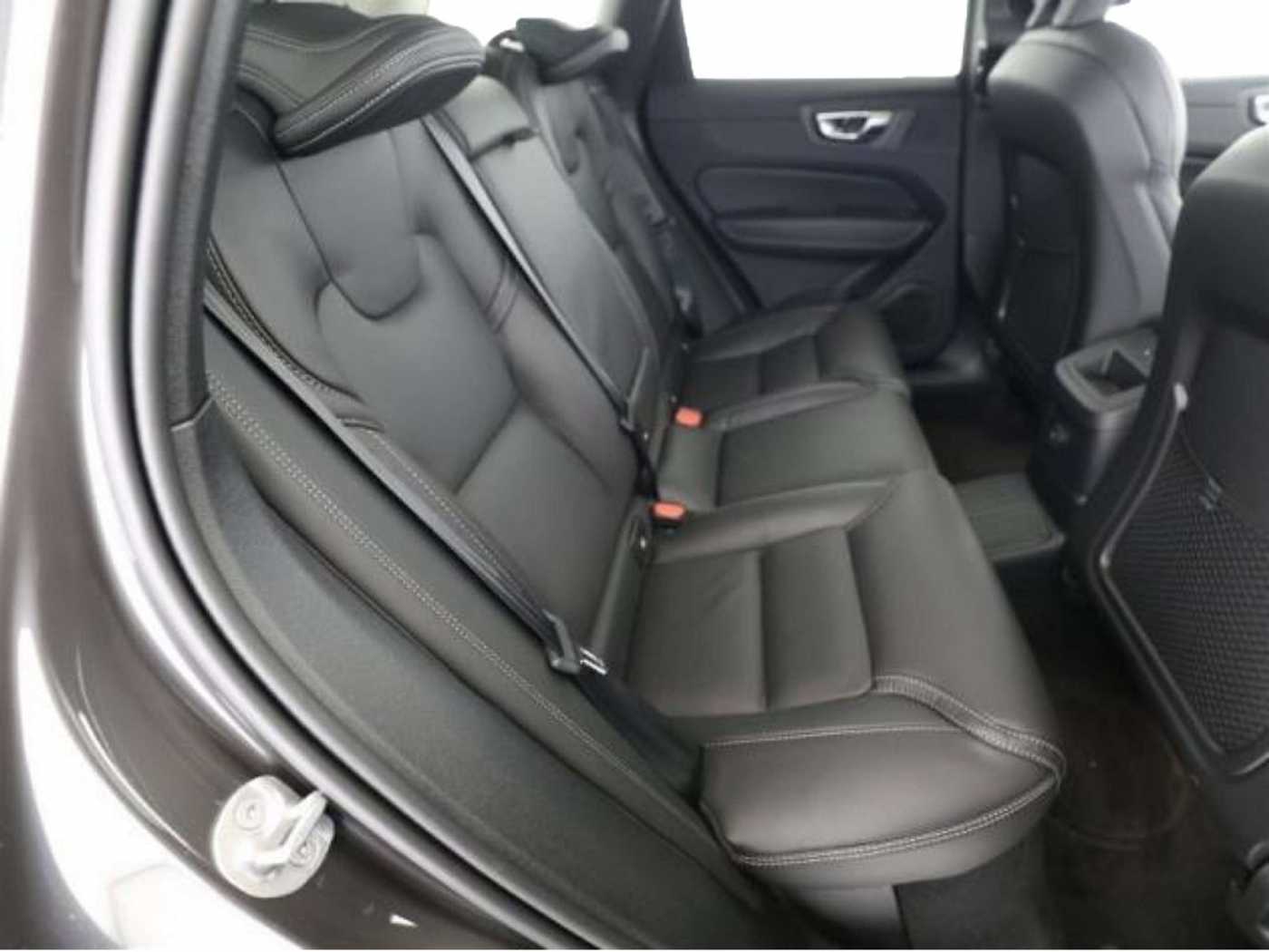 Volvo  2.0 Plus Dark Recharge Plug-In Hybrid AWD