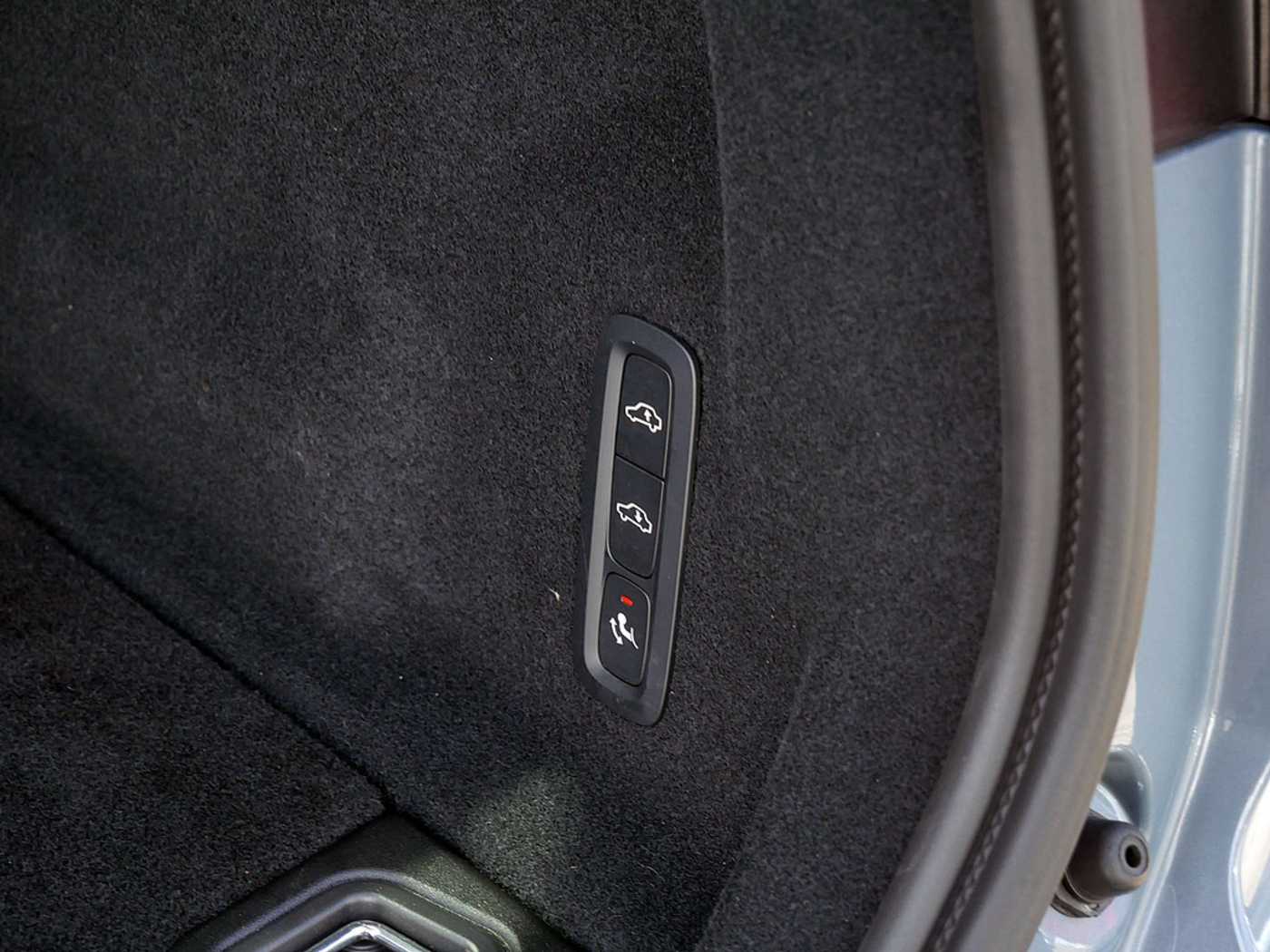 Volvo  B5 AWD Plus Dark