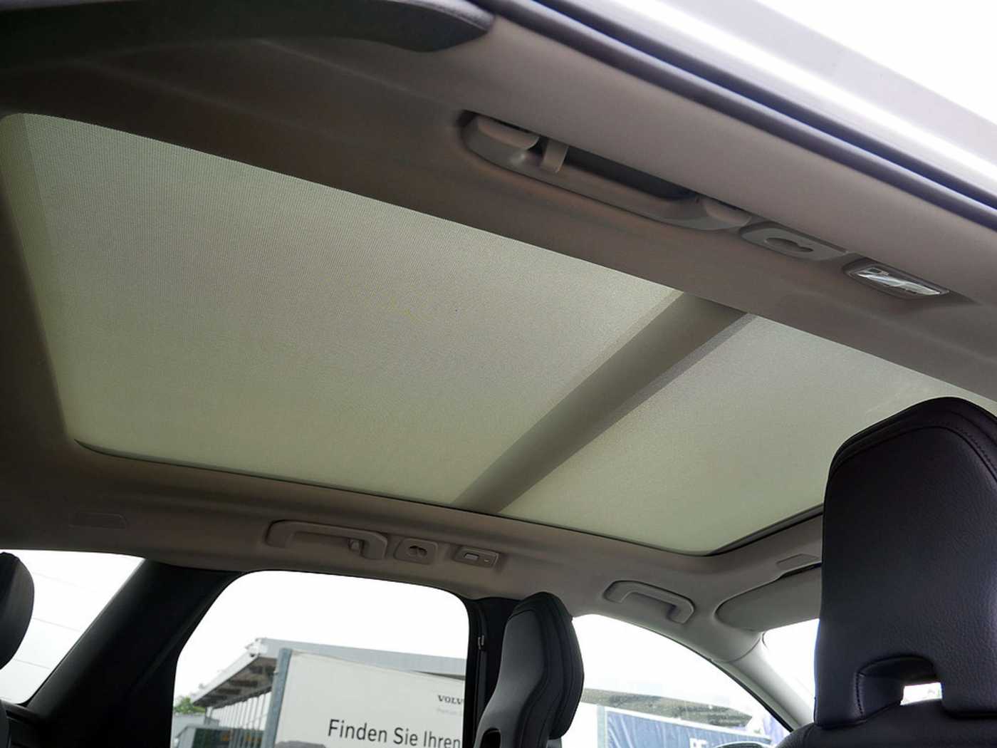 Volvo  T8 Ultra Dark Recharge Plug-In Hybrid AWD