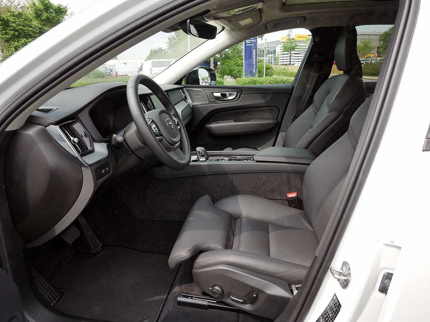 Volvo  T8 Ultra Dark Recharge Plug-In Hybrid AWD
