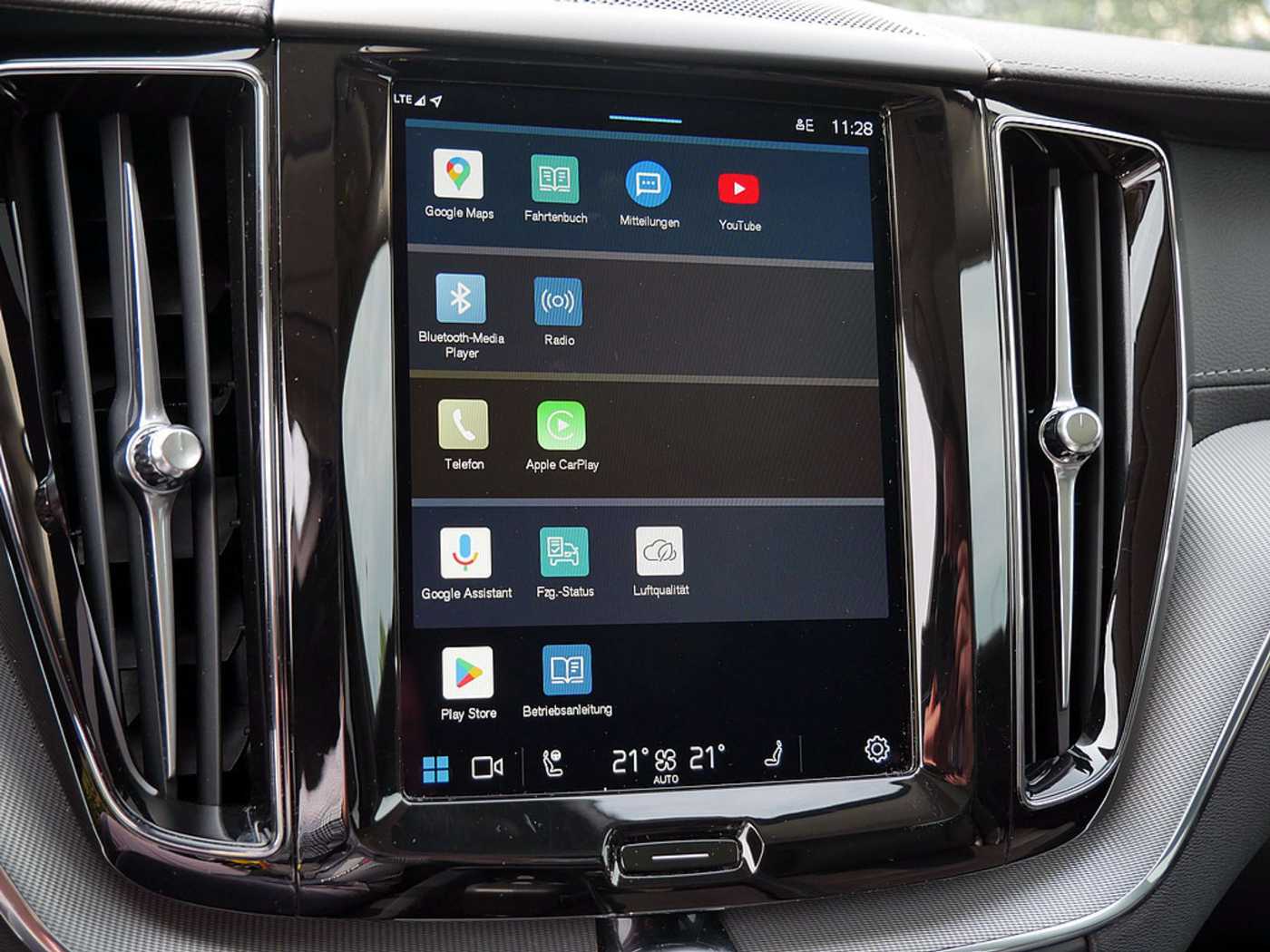 Volvo  T8 Ultra Dark Recharge Plug-In Hybrid AWD