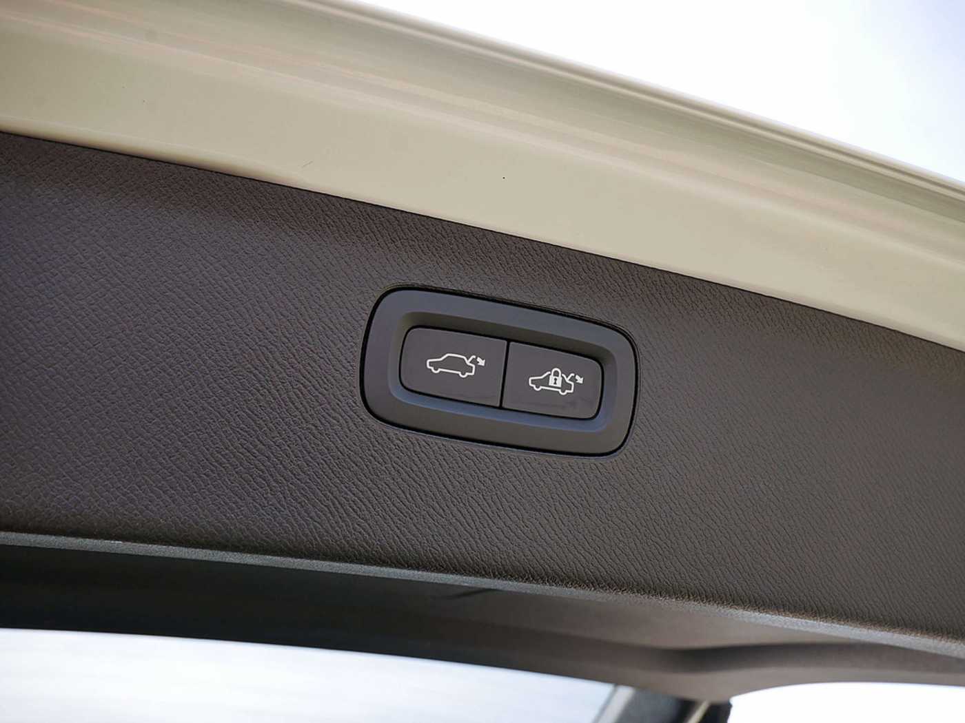 Volvo  T8 Ultra Dark Plug-In Hybrid AWD