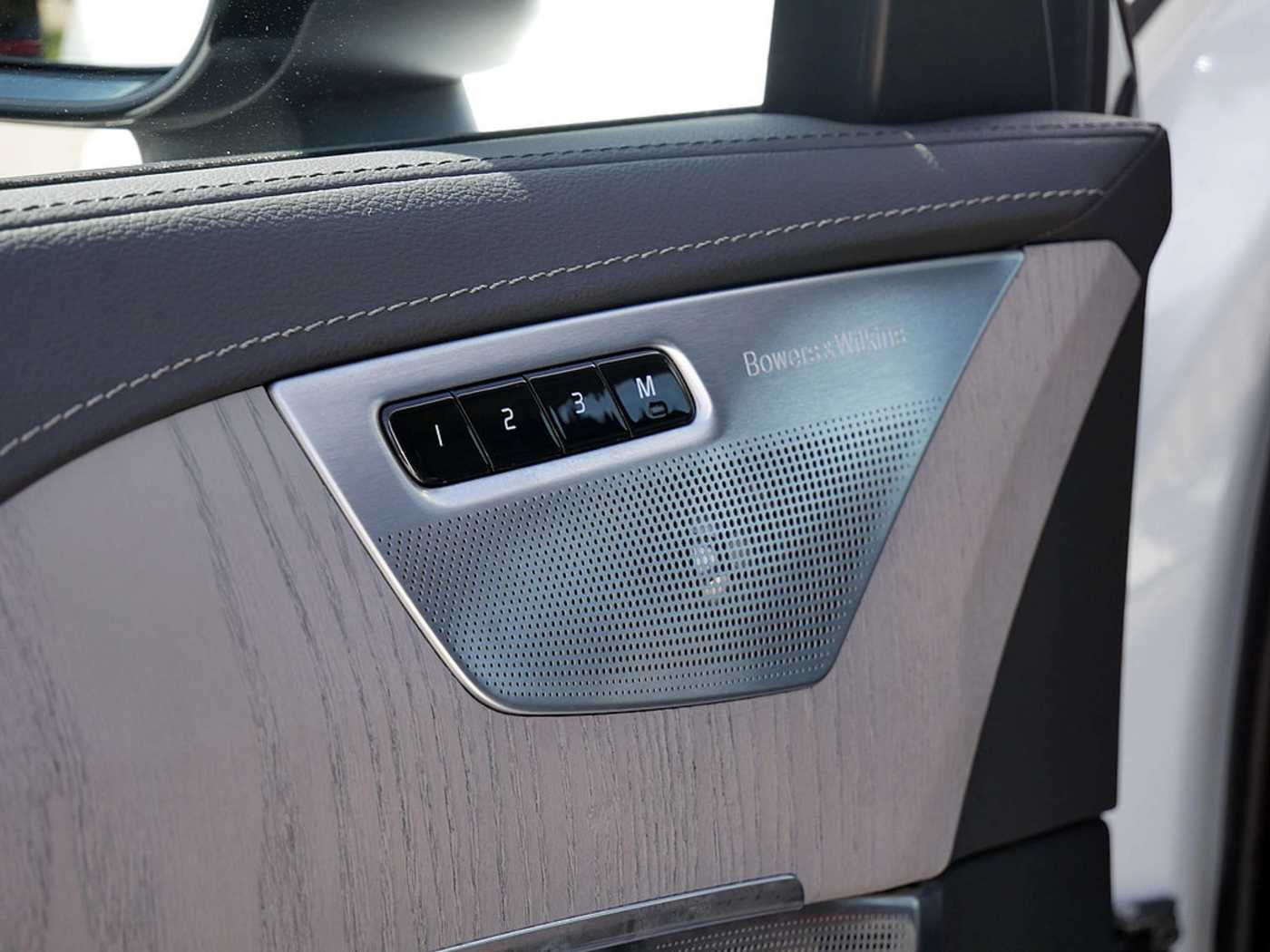 Volvo  T8 Ultra Dark Plug-In Hybrid AWD