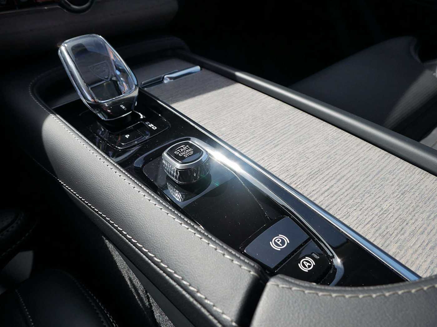 Volvo  T8 Ultra Dark Plug-In Hybrid AWD