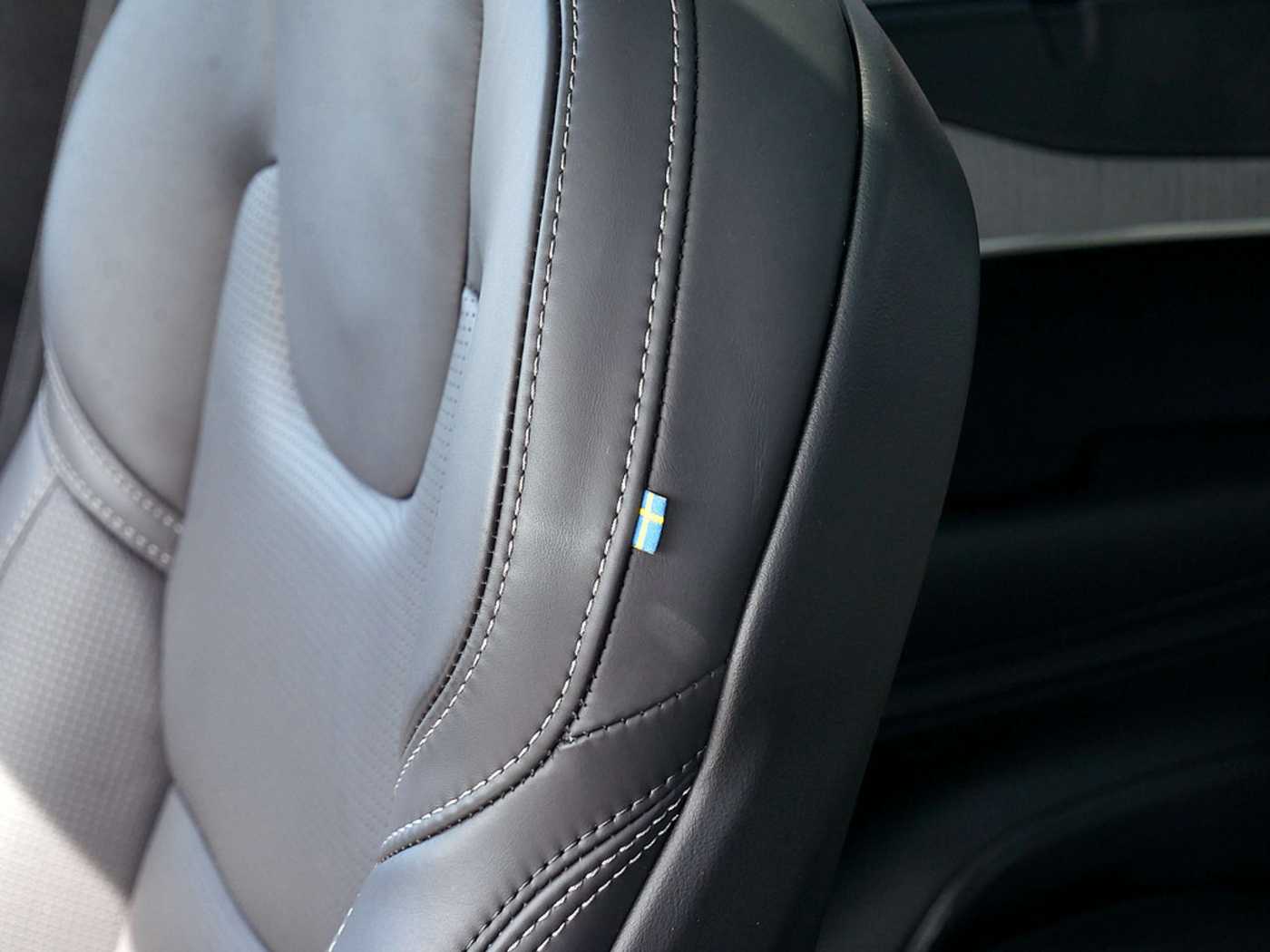 Volvo  T8 Ultra Dark Plug-In Hybrid AWD
