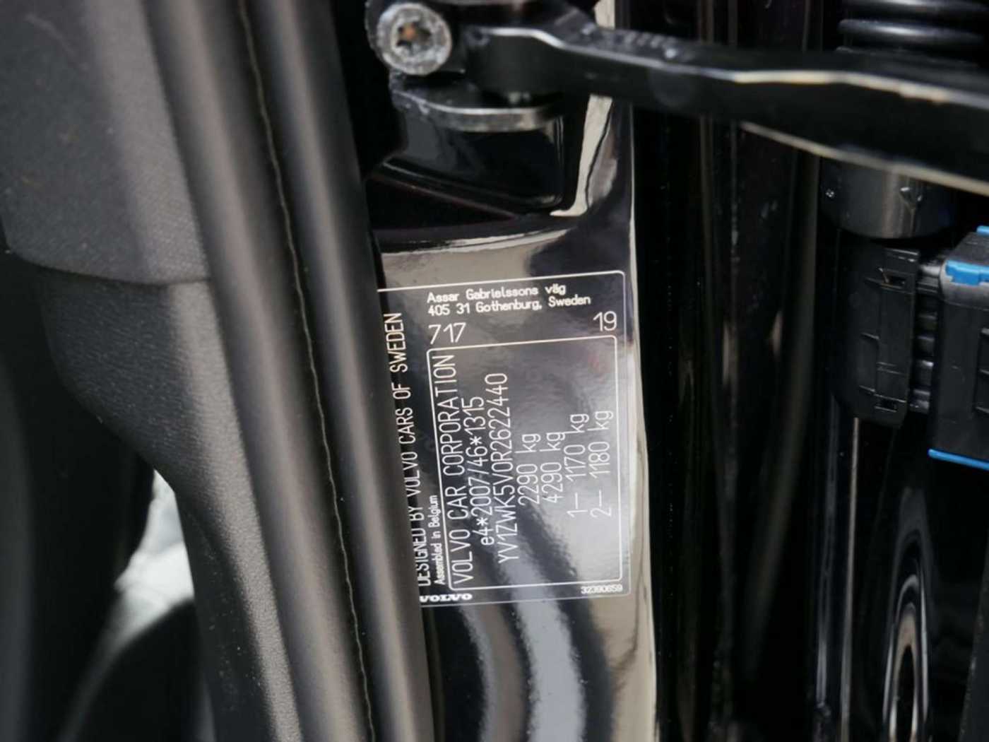 Volvo  B4 Plus Dark KAMERA H/K HGSD STANDHZ LED