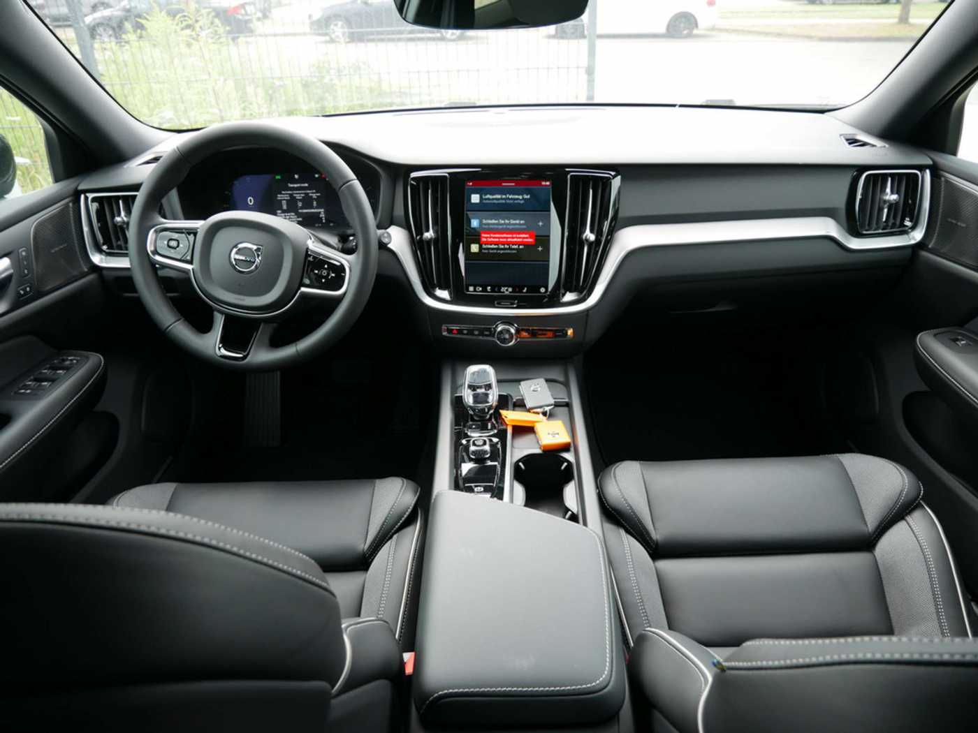 Volvo  B4 Plus Dark KAMERA H/K HGSD STANDHZ LED