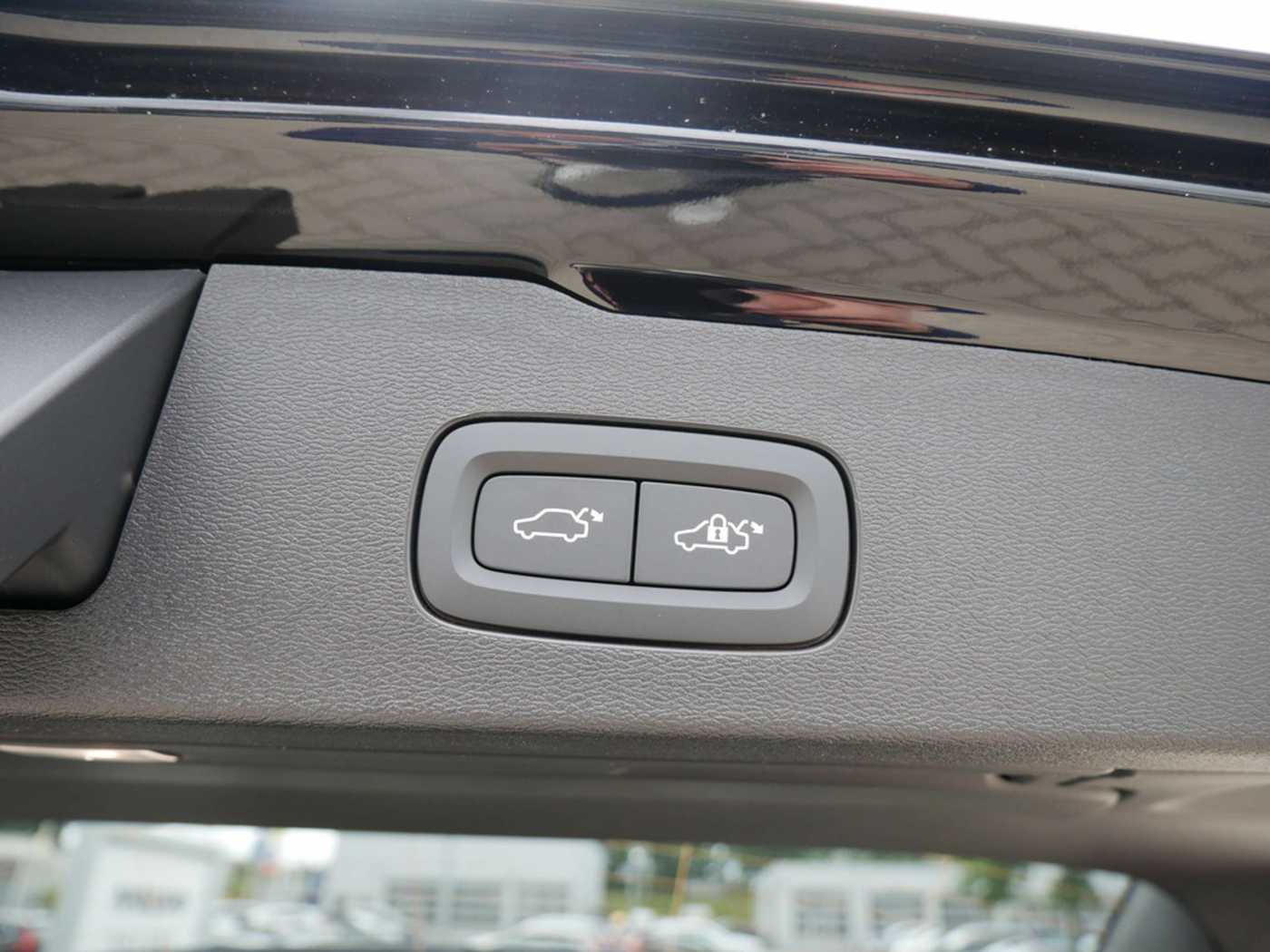 Volvo  B4 Plus Dark KAMERA H/K HGSD STANDHZ LED