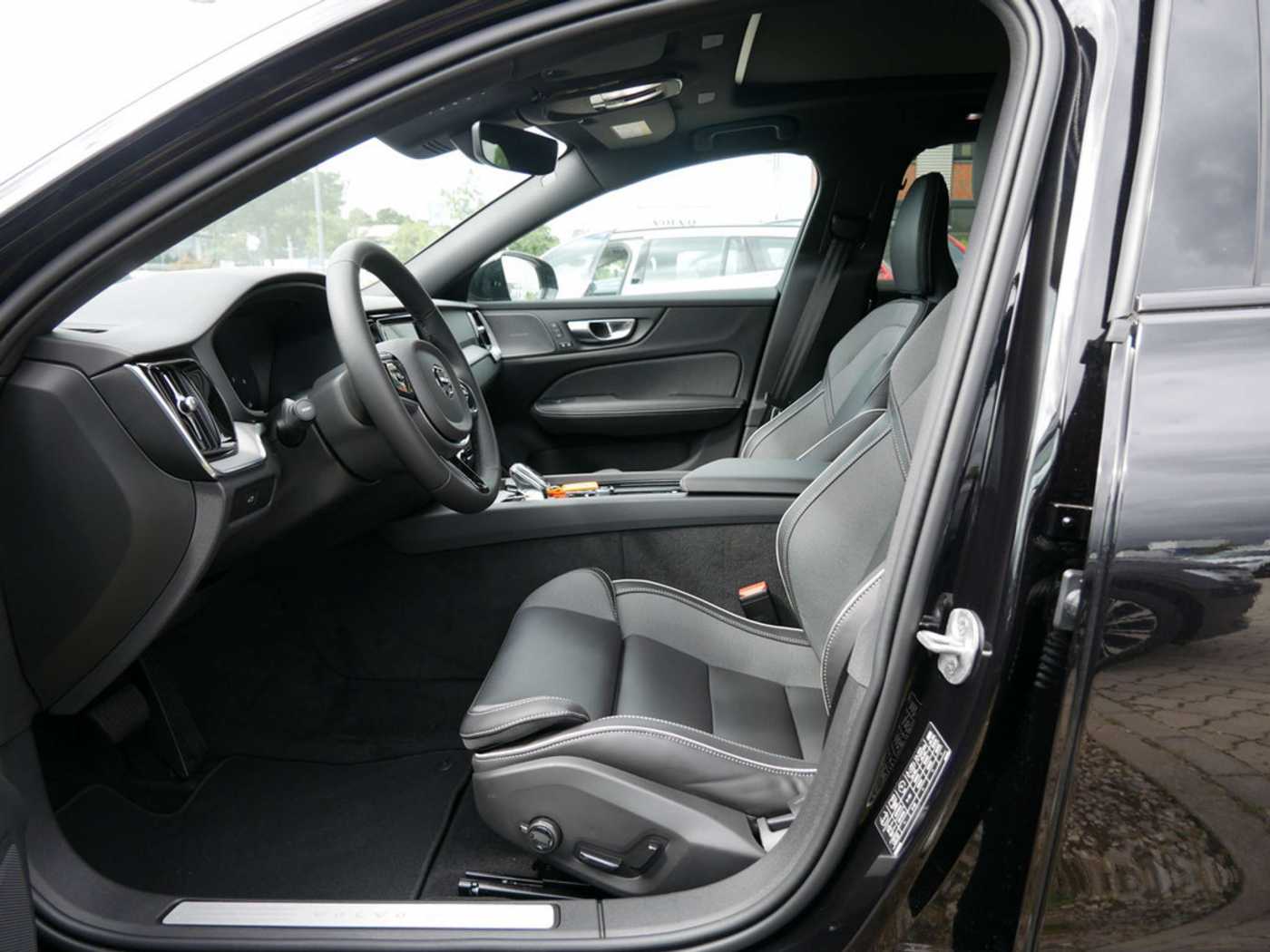 Volvo  B4 Plus Dark KAMERA H/K HGSD STANDHZ LED
