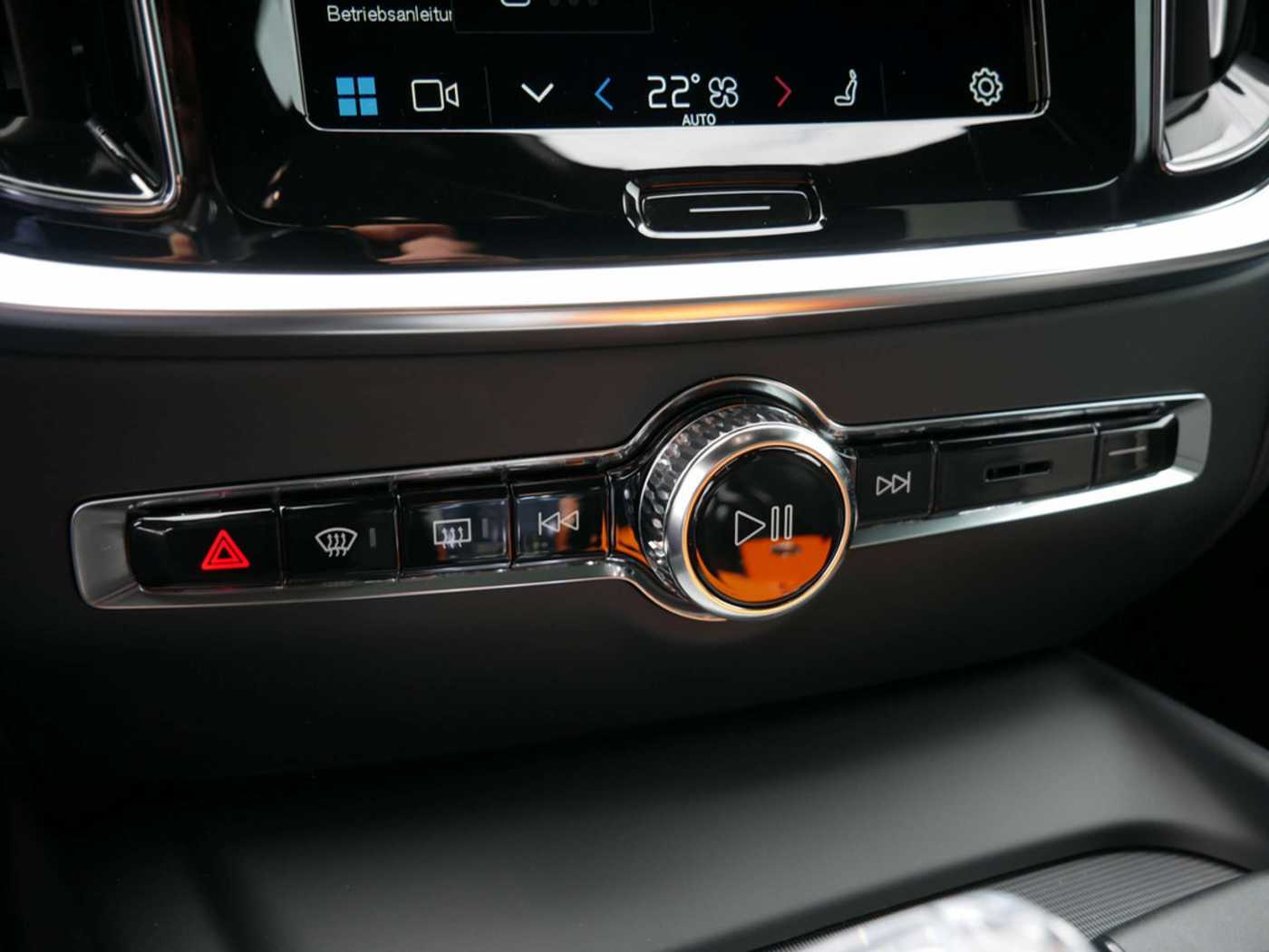 Volvo  B4 Plus Dark KAMERA H/K HGSD STANDHZ LED