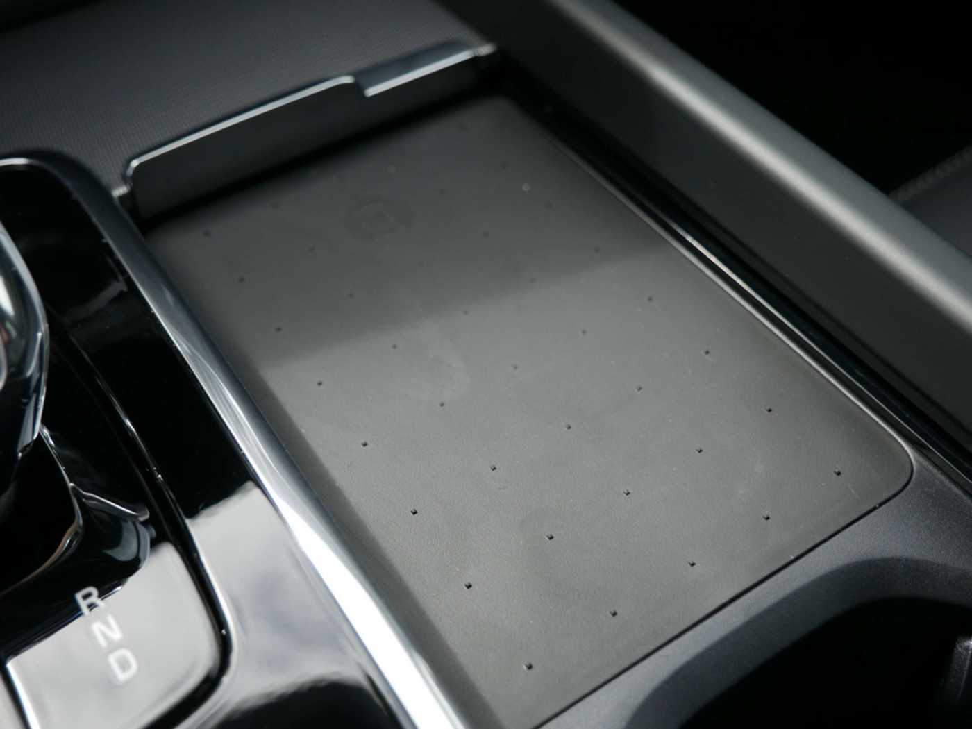 Volvo  B4 Plus Dark KAMERA H/K HGSD STANDHZ LED