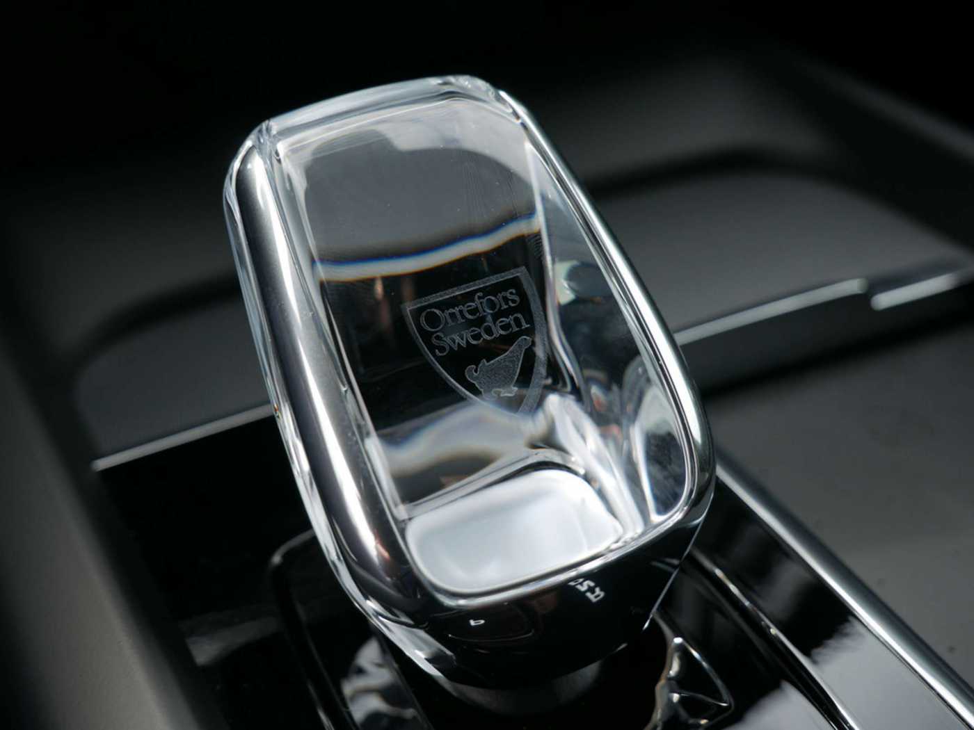 Volvo  B4 Plus Dark KAMERA H/K HGSD STANDHZ LED
