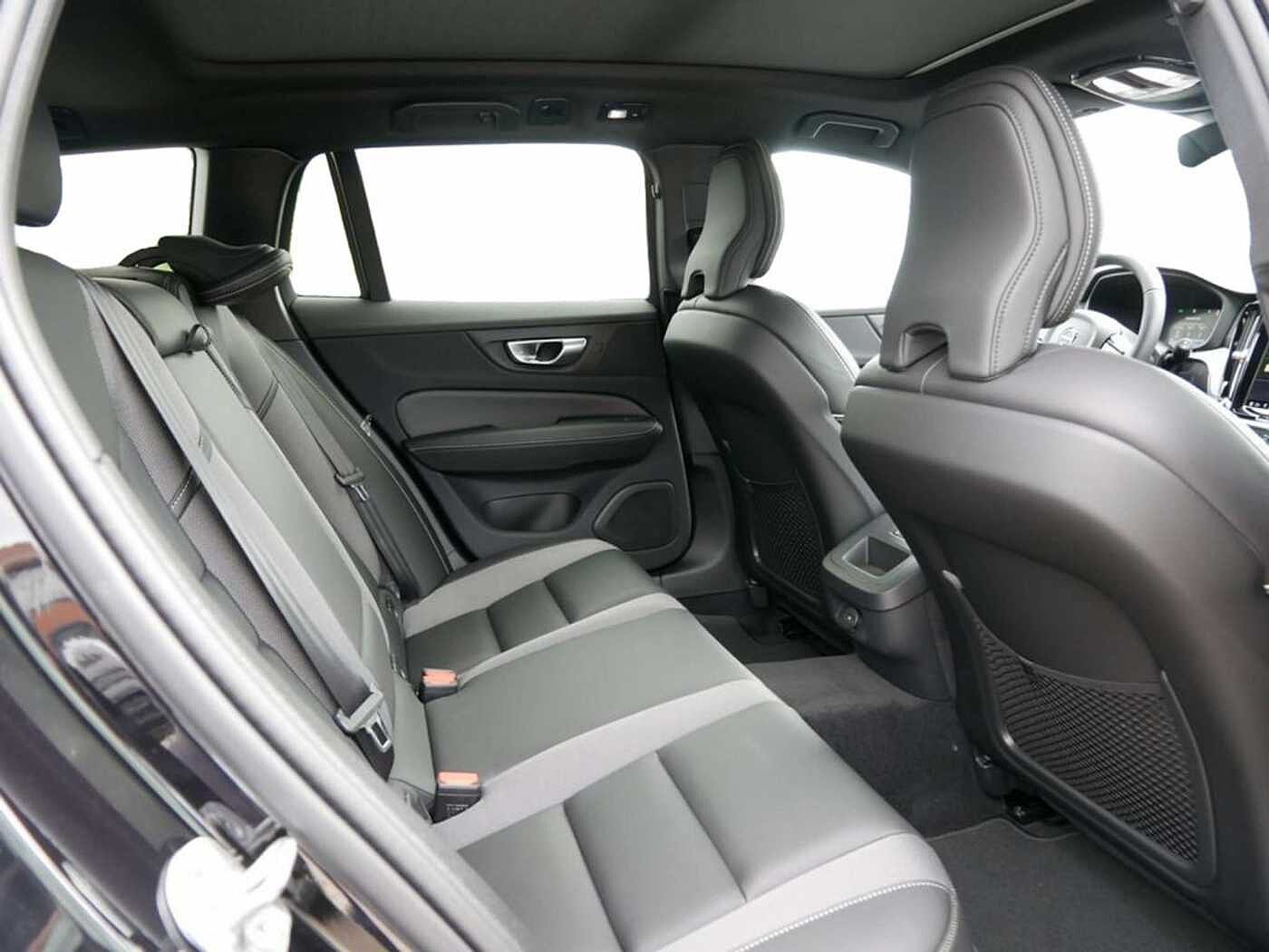 Volvo  B4 Plus Dark KAMERA H/K HGSD STANDHZ LED