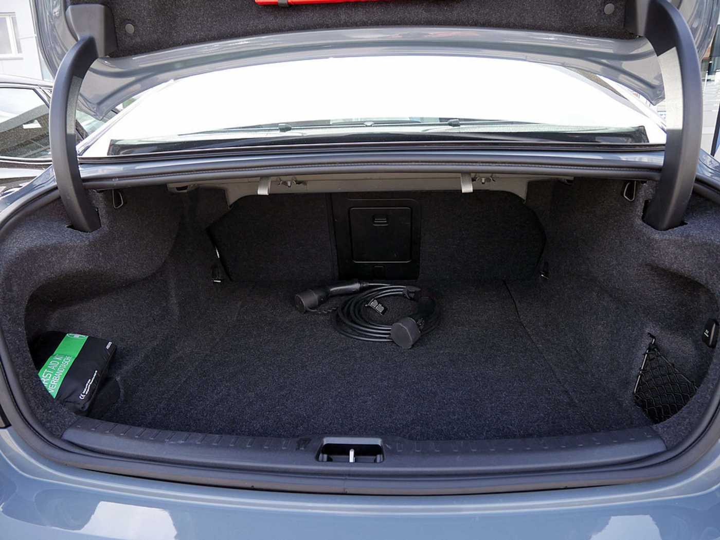Volvo  T8 Twin Engine AWD R-Design LED PANO 360°