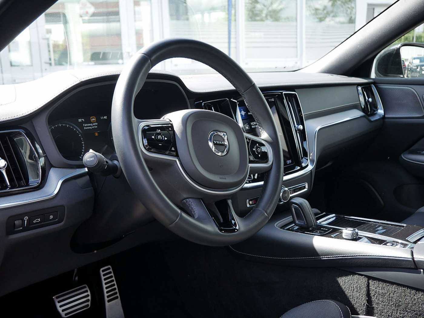 Volvo  T8 Twin Engine AWD R-Design LED PANO 360°