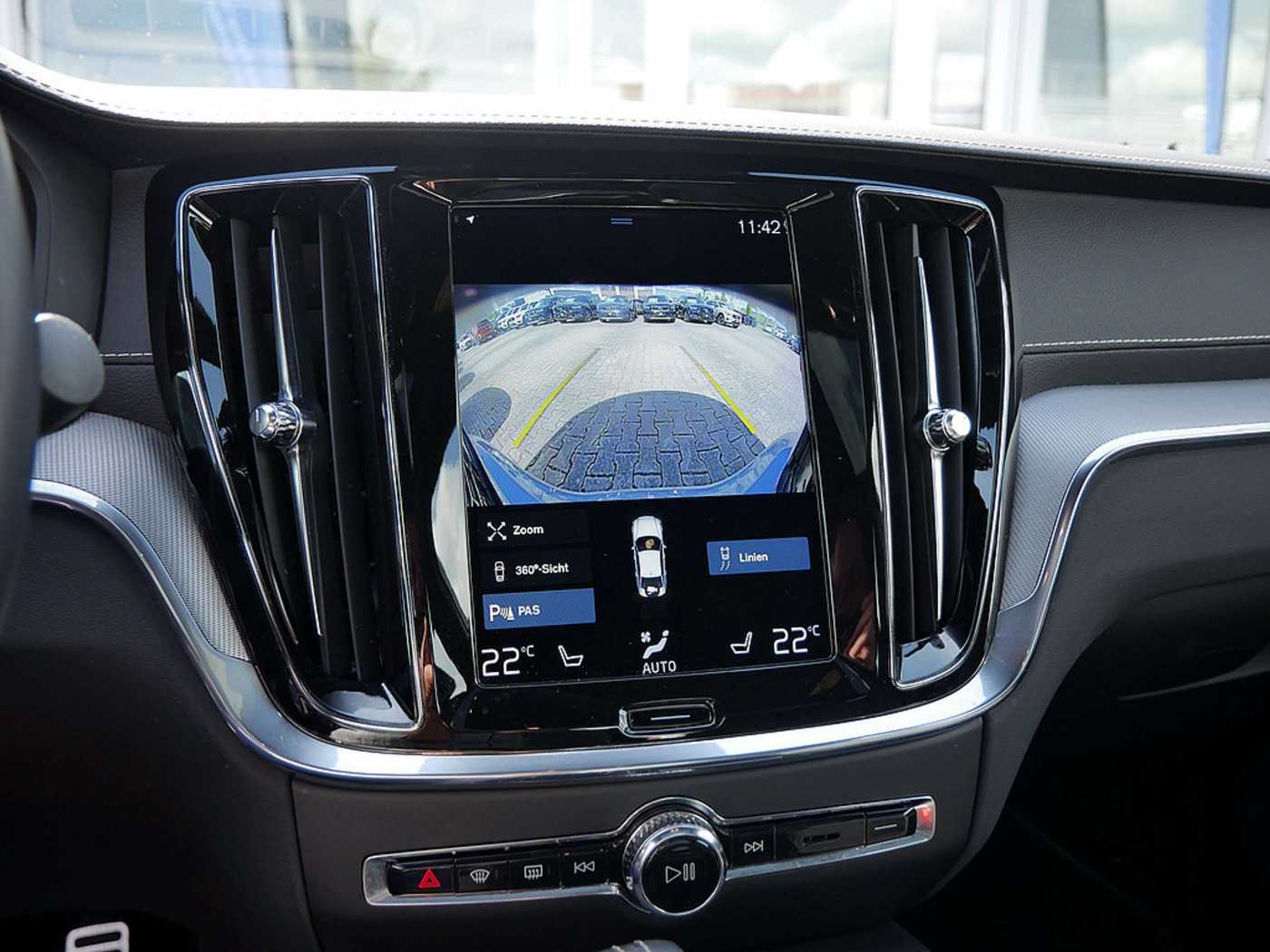 Volvo  T8 Twin Engine AWD R-Design LED PANO 360°