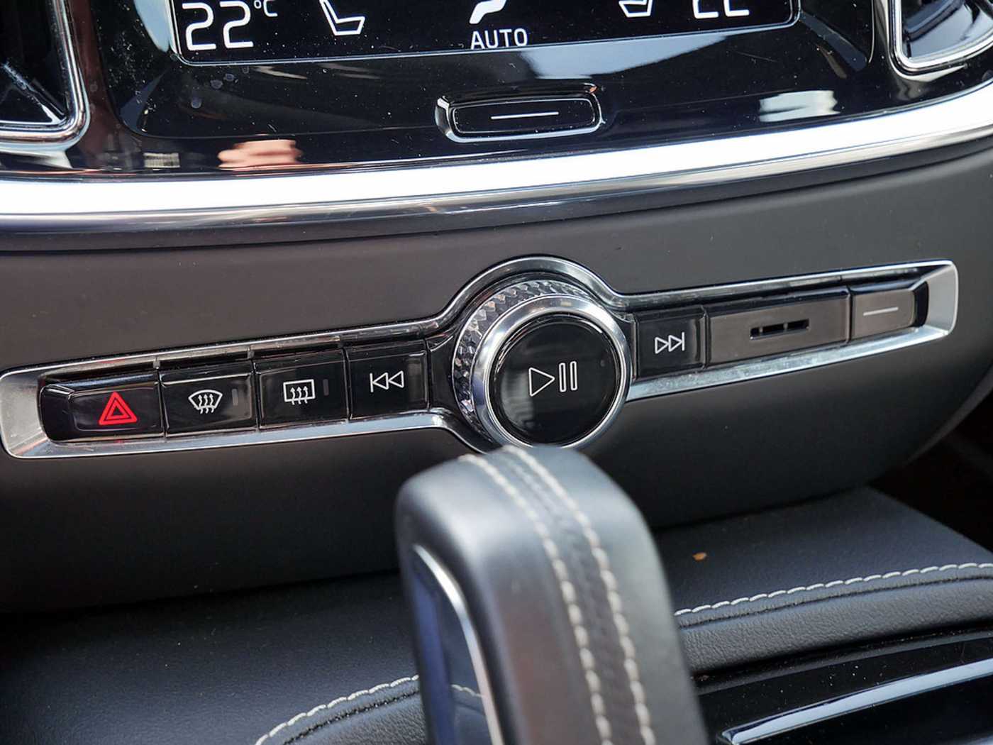 Volvo  T8 Twin Engine AWD R-Design LED PANO 360°