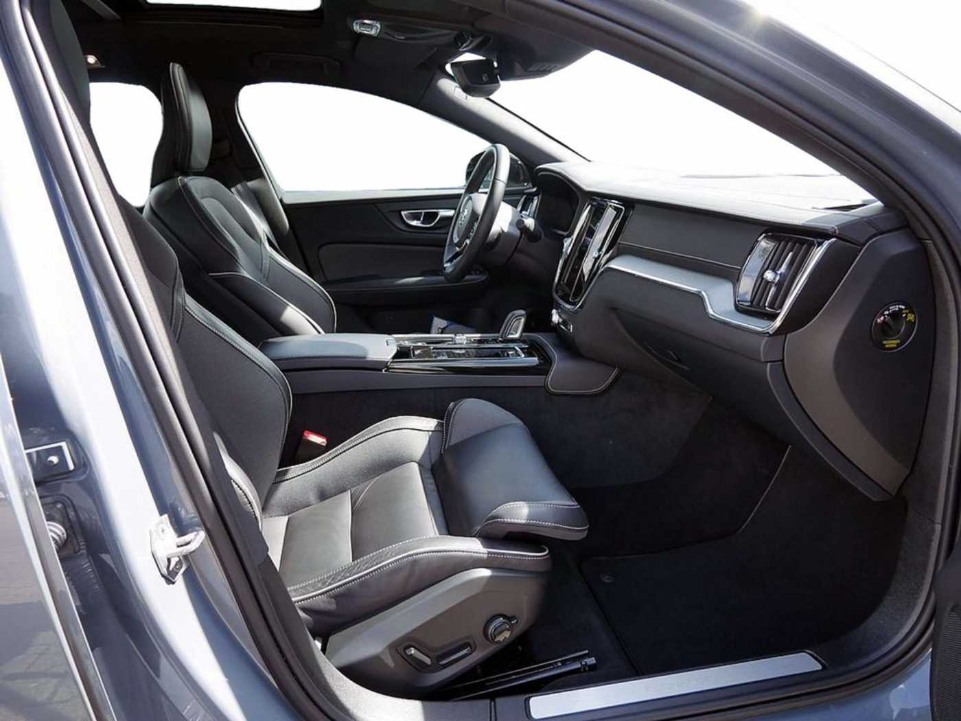 Volvo  T8 Twin Engine AWD R-Design LED PANO 360°