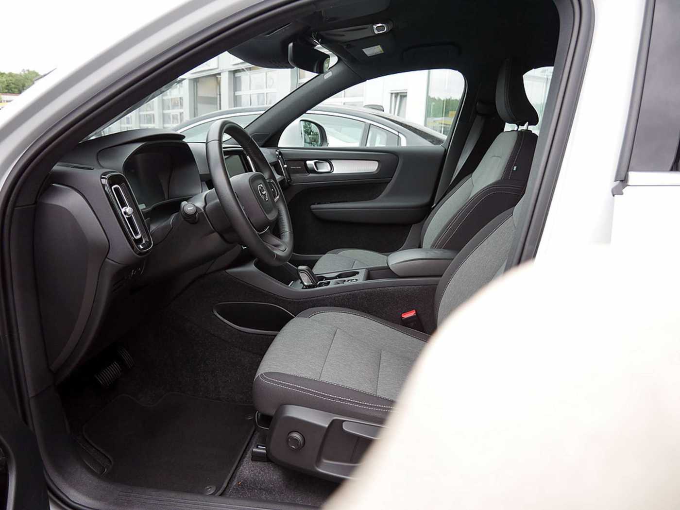 Volvo  T4 Inscription Expression Recharge LED