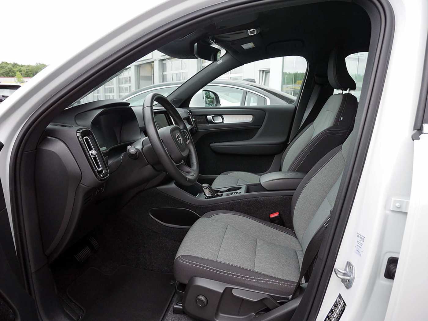 Volvo  T4 Inscription Expression Recharge LED