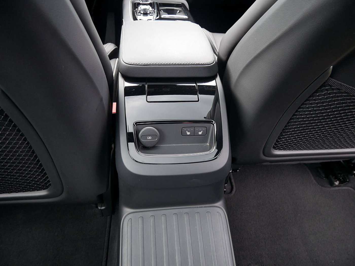 Volvo  T8 Twin Engine AWD Ultimate Dark Plug-InE6