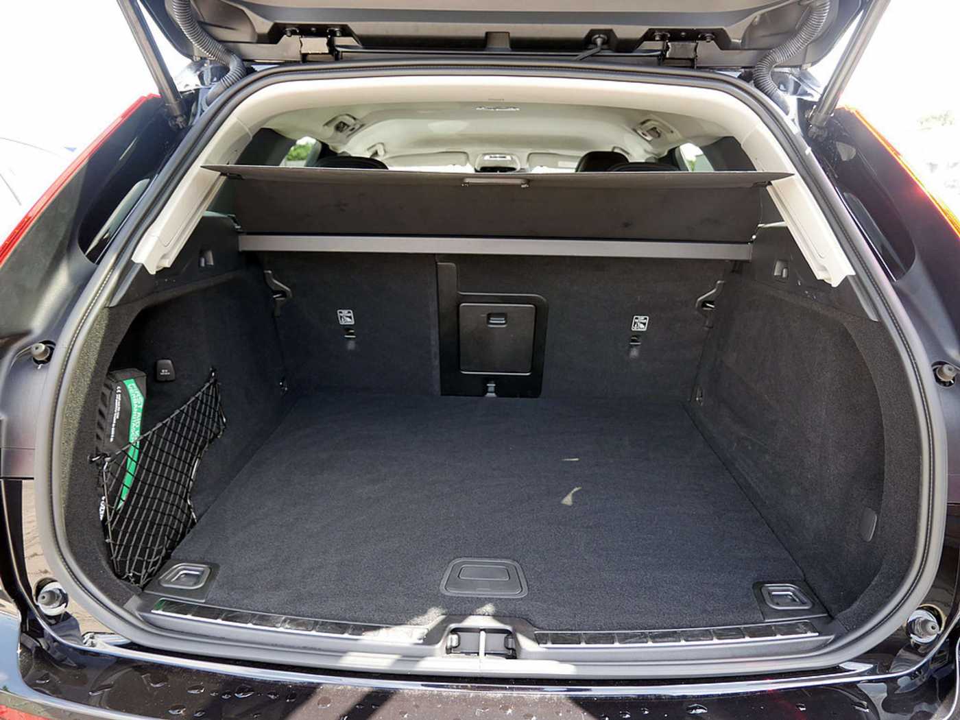 Volvo  T4 Momentum Pro SHZ KAMERA H/K NAVI LED