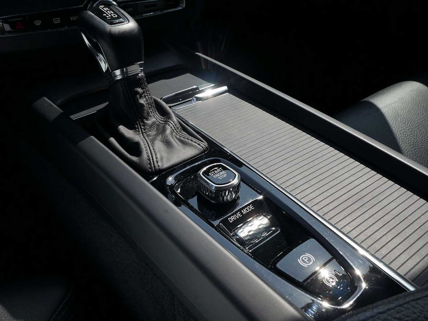 Volvo  T4 Momentum Pro SHZ KAMERA H/K NAVI LED