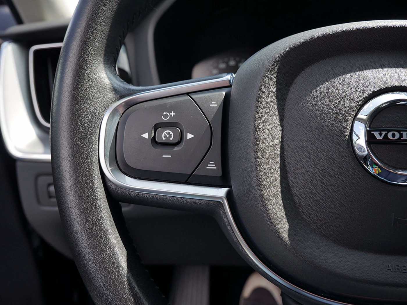 Volvo  T4 Momentum Pro SHZ KAMERA H/K NAVI LED