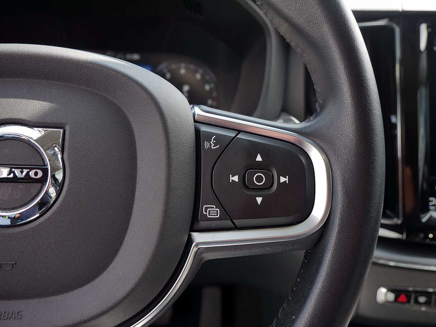 Volvo  T4 Momentum Pro SHZ KAMERA H/K NAVI LED