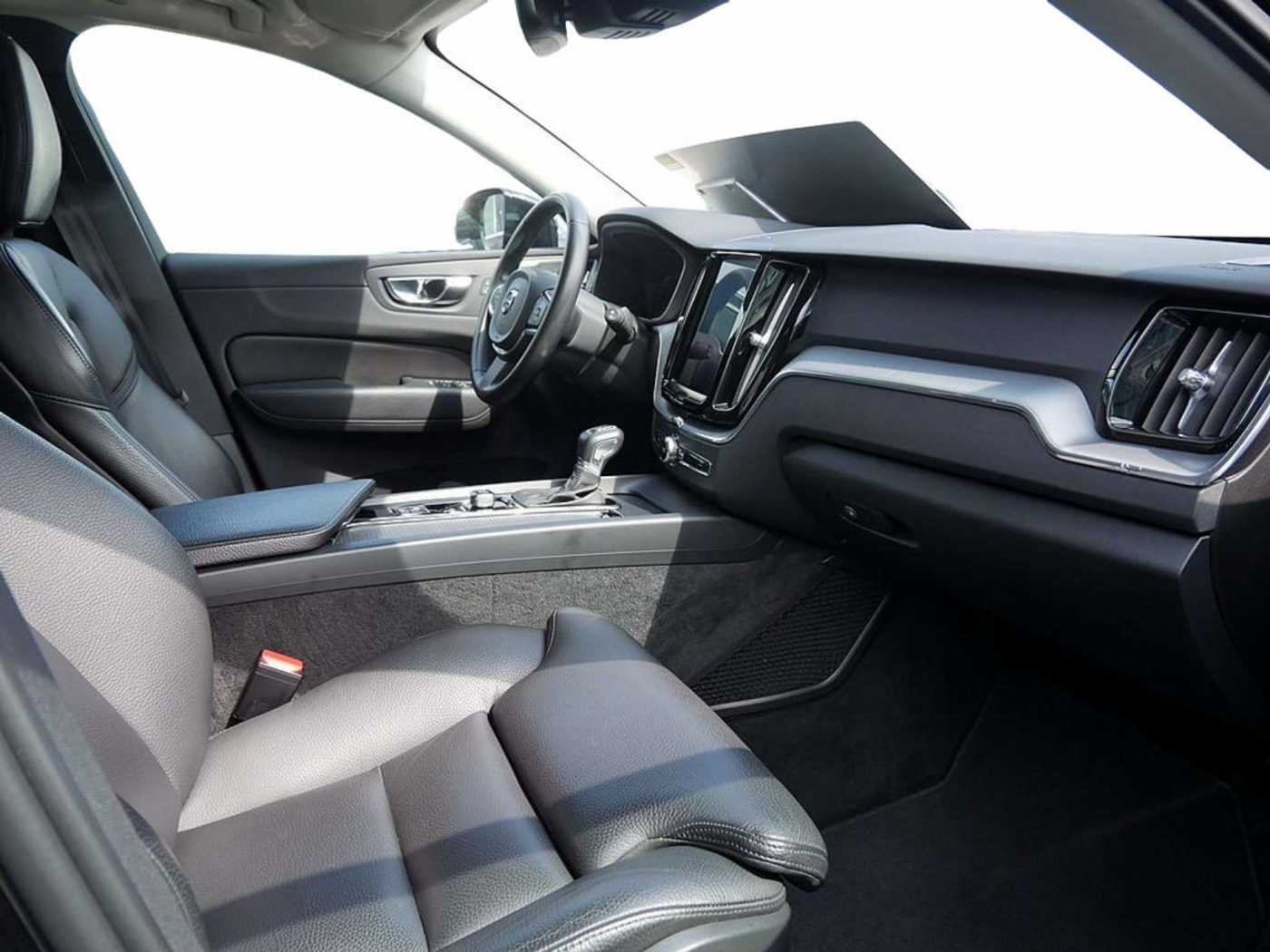 Volvo  T4 Momentum Pro SHZ KAMERA H/K NAVI LED
