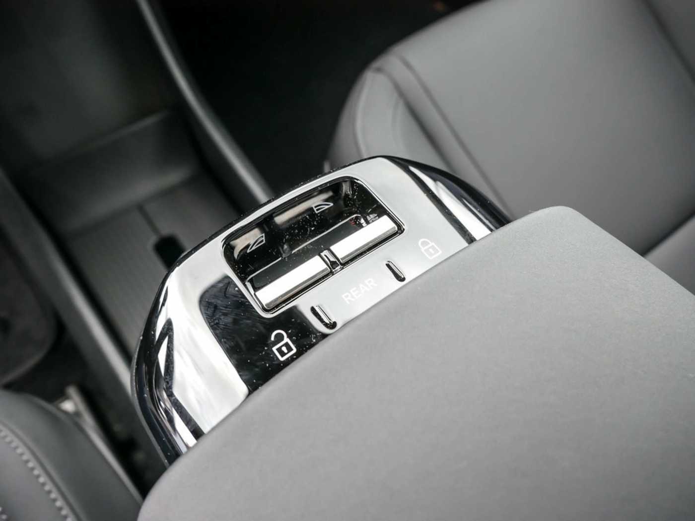 Volvo  Ultra AWD Performance Pure Electric PANO
