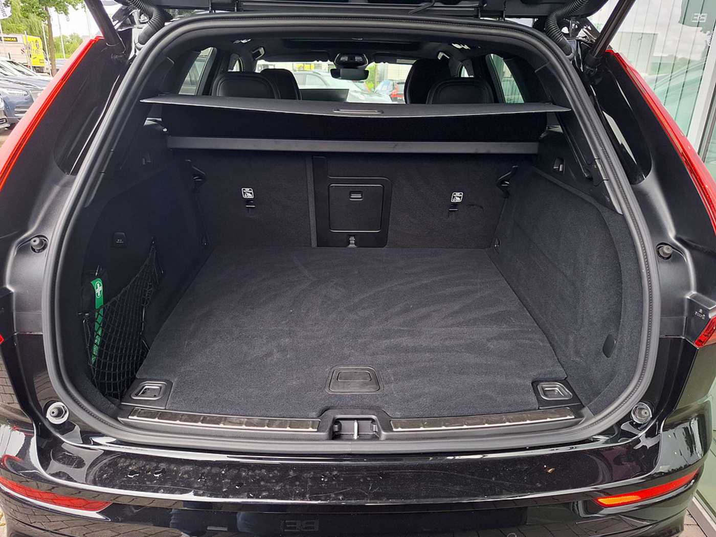 Volvo  T6 Plus Dark Recharge Plug-In Hybrid AWD