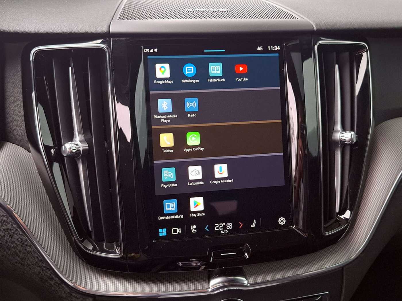 Volvo  T6 Plus Dark Recharge Plug-In Hybrid AWD