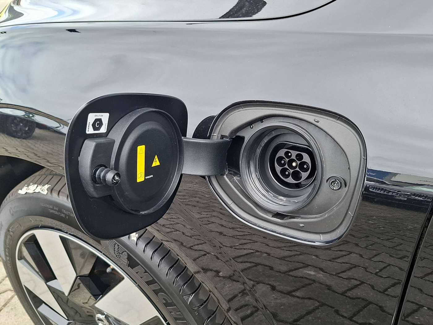 Volvo  T6 Plus Dark Recharge Plug-In Hybrid AWD