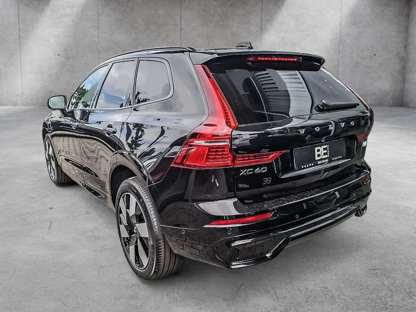 Volvo  T6 Plus Dark Recharge Plug-In Hybrid AWD