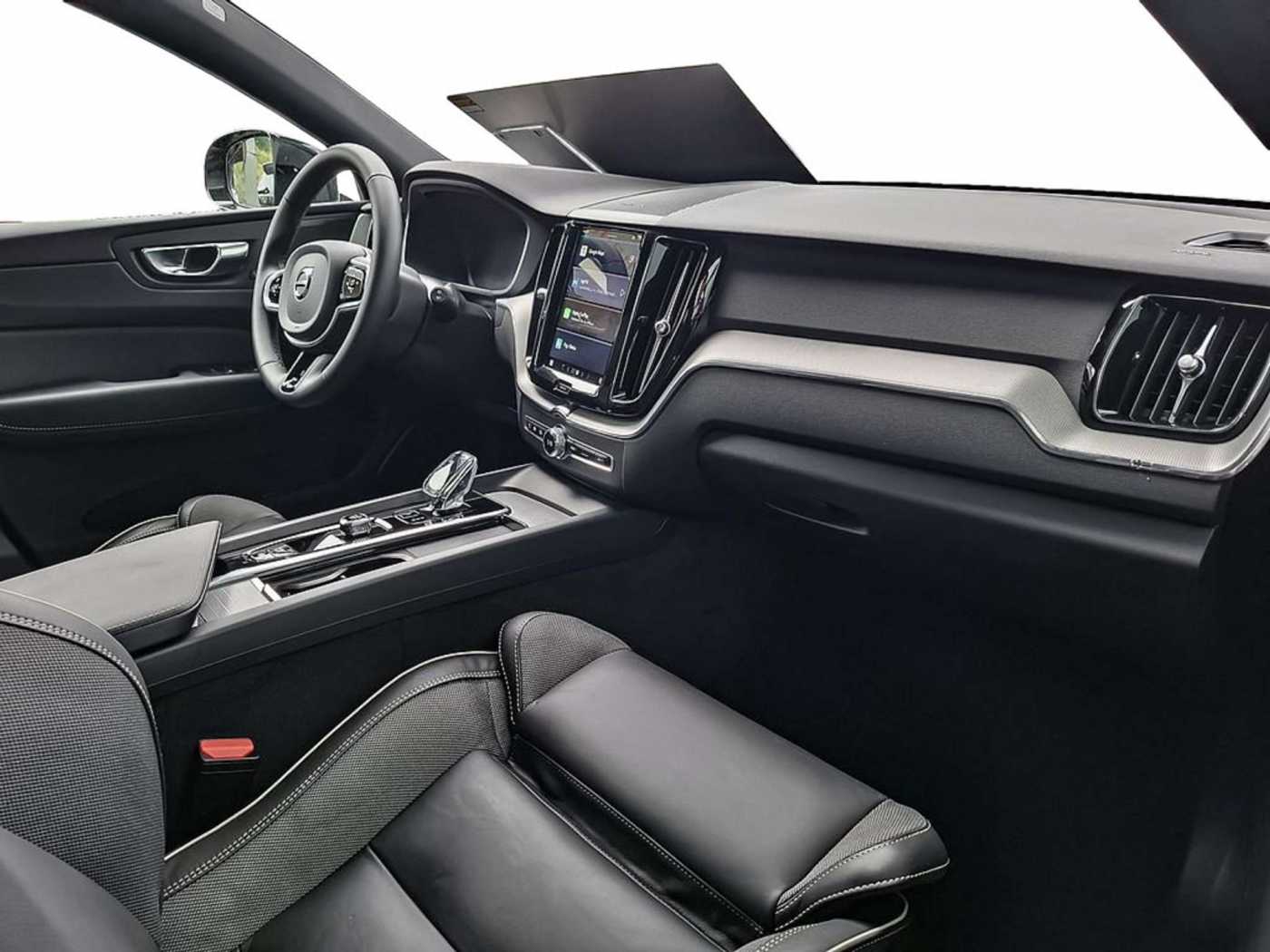 Volvo  T6 Plus Dark Recharge Plug-In Hybrid AWD